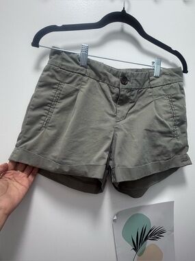 Banana Republic Olive Green / Gray Tailored Cotton Blend Cuffed Shorts - Size 0